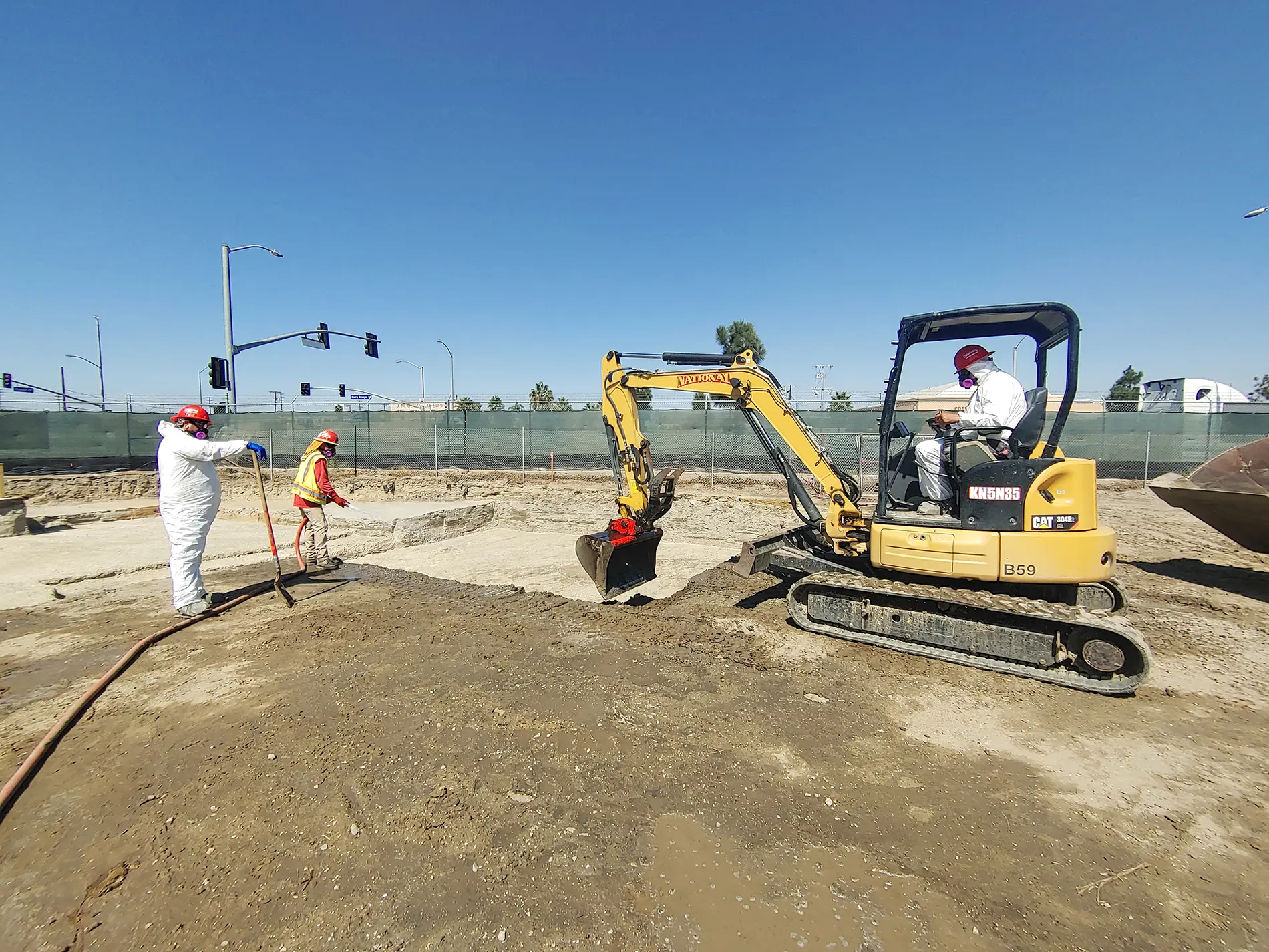 Apex team operating an excavator to during hot spot soil removal action and excavation at the contaminated Port of Los Angeles Avalon Triangle parcel.